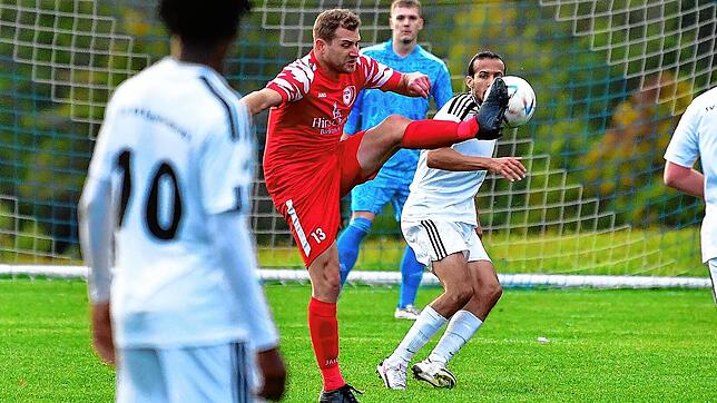 Fast das Blatt gewendet: Benedikt Moser &ndash; hier im Spiel gegen die U23 des SV 08 Laufenburg &ndash; traf nach seiner Einwechslung ...