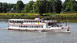100 Jahre und kein bisschen altmodisch: Ausgebaut mit Oberdeck und Salon sowie mit neuem Namen fährt das einstige Motorschiff ...