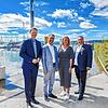 Freuen sich, dass das Schifffahrtsangebot jetzt wieder erweitert wird (von links): Der Radolfzeller Oberbürgermeister Simon Gröger, der ...