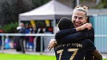 Das Flügel-Duo des TSV Singen jubelt gemeinsam: Volkan Bak (hinten) erzielte in dieser Verbandsliga-Saison acht Tore, Abdoulie Mboob ...