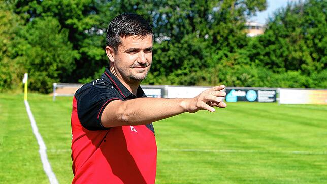 Trainer Daniel Schwager und der FV Walbertsweiler-Rengetsweiler gehen ohne Druck ins Heimspiel gegen den FC Singen 04.