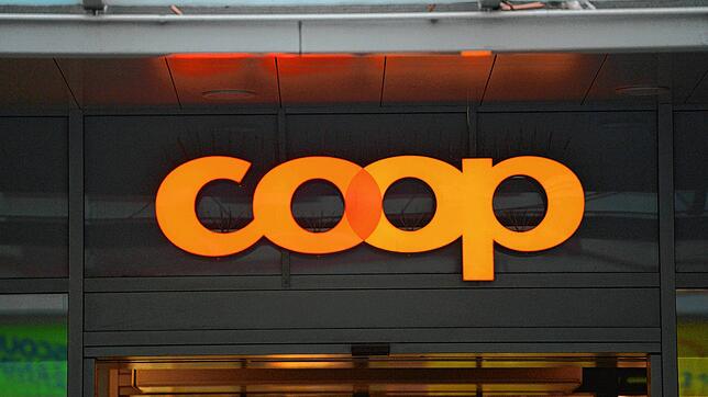 Das Logo des schweizerischen Handelskonzerns Coop. In Arbon wurde am Montag ein Coop-Tankstellenshop ausgeraubt.