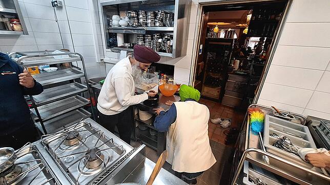 Bild 12: Indische Restaurant-Segnung durch einen Sikh-Priester in Konstanz: Wir haben die Bilder