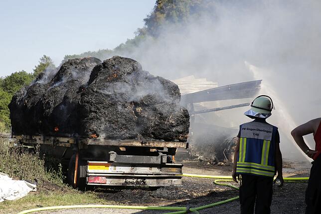 Bild 6: Bilder vom Brand eines Hof-Gebäudes auf dem Hohentwiel
