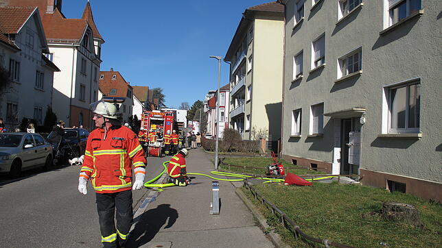 Die Singener Feuerwehr war am Donnerstag in der Alpenstraße in Singen in einem Mehrfamilienhaus bei einem Küchenbrand im Einsatz.