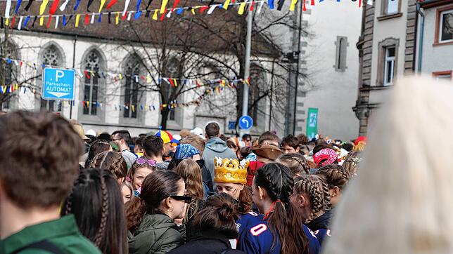 Bild von der Jugendfasnacht auf dem Stephansplatz am Donnerstag, 8. Februar. Am Abend kam es dort zu einem brutalen Übergriff.