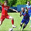 Simon Federle (links) im Trikot des SV Geisingen, hier in der Partie gegen die SpVgg F.A.L., erwartet im Heimspiel gegen den FC ...