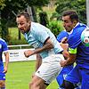 Kopfballduell: Veselin Radic (links) hilft beim 2:1 des SV Obersäckingen auch mal hinten aus. Der Murger Mehmet Yilmaz verpasst den Ball.