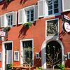 Die Weinstube &bdquo;Zum guten Hirten&ldquo; ist aus der Konstanzer Altstadt nicht wegzudenken.