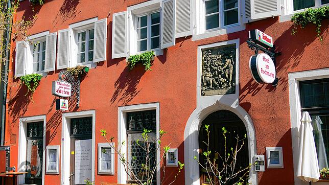 Die Weinstube &bdquo;Zum guten Hirten&ldquo; ist aus der Konstanzer Altstadt nicht wegzudenken.