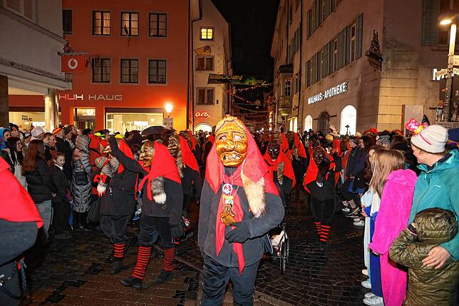 Bild 5: Endlich! Butzenlauf stimmt Konstanzer auf die Straßenfasnacht ein