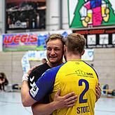HSG-Trainer Jörg Lützelberger mit Michel Stotz.