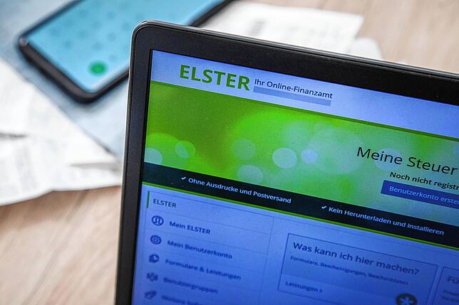 Das Logo des Online-Finanzamtes Elster ist auf einem Laptop zu sehen.