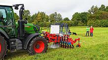 Diesen Prototypen zur Bekämpfung von Unkraut im Grünland hat der Owinger Agrartechniker Fabio Martin an der Hochschule für Wirtschaft ...