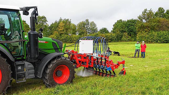 Diesen Prototypen zur Bekämpfung von Unkraut im Grünland hat der Owinger Agrartechniker Fabio Martin an der Hochschule für Wirtschaft ...