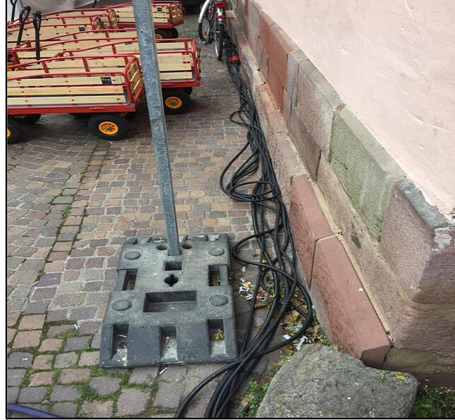 Bei größeren Veranstaltungen wie hier dem SWR-Pfännle herrscht ein großes Leitungs-Wirrwarr auf und rings um den Platz.