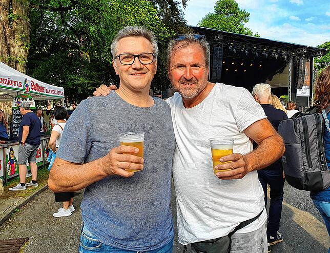 Matthias Beetz (links) und Reinhold Klotz aus Bermatingen und Markdorf freuen sich auf einen schönen Abend.