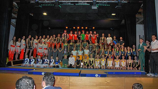 150 Turnerinnen und Turner bescheren den zahlreichen Besuchern einen vergnüglichen und unterhaltsamen Abend. Bilder: Eva Baumgartner