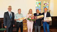 Vier verdiente Vereinsvertreter wurden von Ministerpräsident Winfried Kretschmann mit der Ehrennadel des Landes ausgezeichnet (von ...