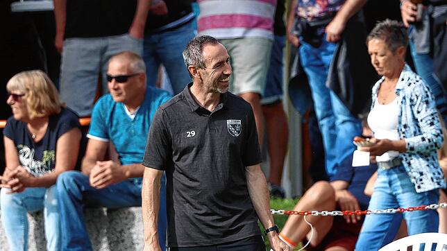 Trainer Markus Schoch und der FC Öhningen-Gaienhofen haben das Kellerderby gegen den SV Geisingen mit 1:0 gewonnen.