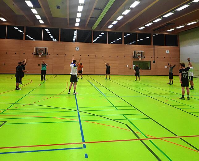 Handballtraining beim FC Kluftern: Bis zum Trainingsbeginn gelten die üblichen Abstands- und Hygieneregeln.