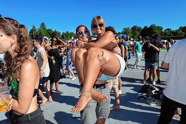 Bild 17: Gute-Zeit: Bilder von DJ Pretty Pink und Anja Schneider beim Festival in Konstanz