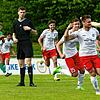 Tabellenführer FC RW Salem jubelt, nachdem er Verfolger TSV Aach-Linz mit 3:1 besiegt hat.
