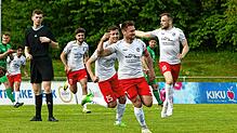 Tabellenführer FC RW Salem jubelt, nachdem er Verfolger TSV Aach-Linz mit 3:1 besiegt hat.