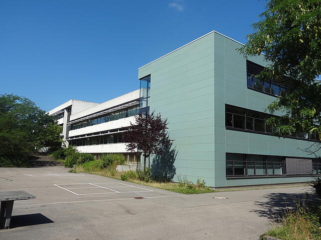 Das Friedrich-Wöhler-Gymnasium mit Erweiterungsmöglichkeiten zu bauen, war ein sehr weiser Entschluss des damaligen Gemeinderates. Die ...