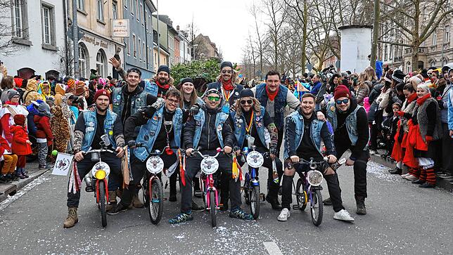 Bild 6: Großer Umzug 2023: Die Zuschauer bestaunen das bunte Treiben in Konstanz