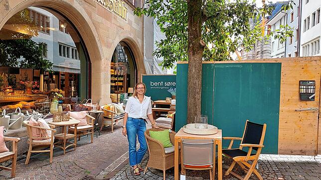 Anwohnerinnen sowie Händler der Zollernstraße (hier Anja Jehle, eine der Geschäftsführerinnen von Bent Sörensen) werden den Brand in der ...