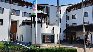 Seit 40 Jahren Heimat des „Öflinger Modells“: Das Haus der Diakonie.