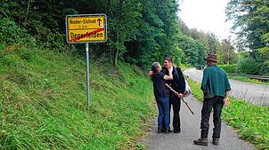 Das Ortsschild von Degerfelden: Hier hat sich Robin Lämmle damals in die weite Welt aufgemacht, jetzt wurde er an derselben Stelle von ...