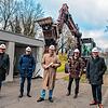 Baggerbiss beim Mietwohnungsprojekt Überlinger Höfe der Baugenossenschaft Hegau (von links): Statiker Thomas Relling, Jörg Müller ...