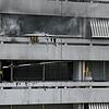 Mobiliar auf zwei Balkonen eines Mehrfamilienhauses im Schweizer Rheinfelden geriet in Brand, als ein Gasgrill Feuer fing.