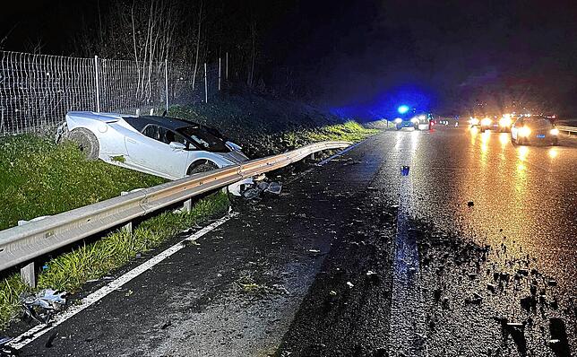 Die Autobahn A1 bei Suhr im Kanton Aargau nach dem Unfall.
