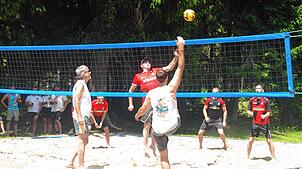 Insgesamt neun Mannschaften maßen sich beim diesjährigen Beachvolleyballturnier des TuS Dachsberg. Foto: Karin Steinebrunner