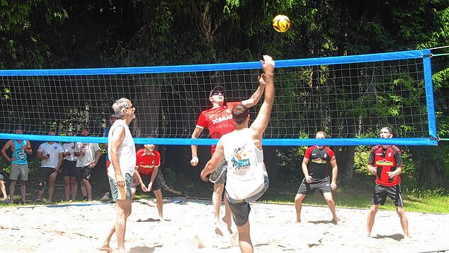 Insgesamt neun Mannschaften maßen sich beim diesjährigen Beachvolleyballturnier des TuS Dachsberg. Foto: Karin Steinebrunner