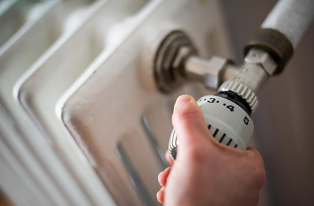 Eine Wohnungsheizung per Thermostat richtig einzustellen, will gelernt sein.