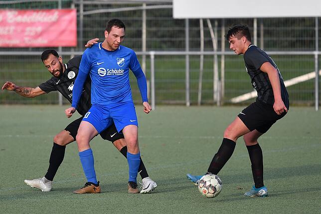 Bild 10: FC Hochrhein düpiert den TuS Efringen-Kirchen mit einem 3:1-Sieg im Rebland &ndash; und wir haben Bilder!