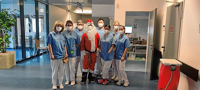 Der Nikolaus zu Besuch im Klinikum Hochrhein: Für die Mitarbeiter gab es kleine Geschenktütchen.