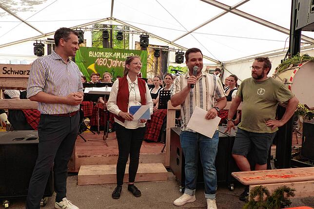 Zum Geburtstagsfest haben die Gemeinde- und die Ortschaftsverwaltung Riedern und Hürrlingen dem Musikverein Riedern am Wald ihre ...