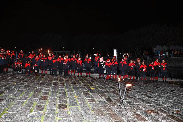 Bild 6: Dem Wasser entstiegen &ndash; Seegeister starten in die Fasnacht. Alle Foto gibt es hier