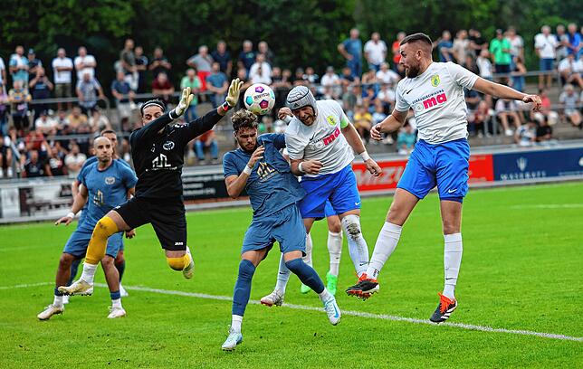 Bild 1: Was für ein Spiel! Unsere Bildergalerie vom Pokalderby zwischen dem FC Singen und Südstern Singen