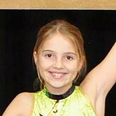 Maja Bielang (11) ist nie ohne Schwimmhilfe wie einer Luftmatratze oder einer Schwimmnudel im Rhein unterwegs. Bild: Herbert Schnäbele.