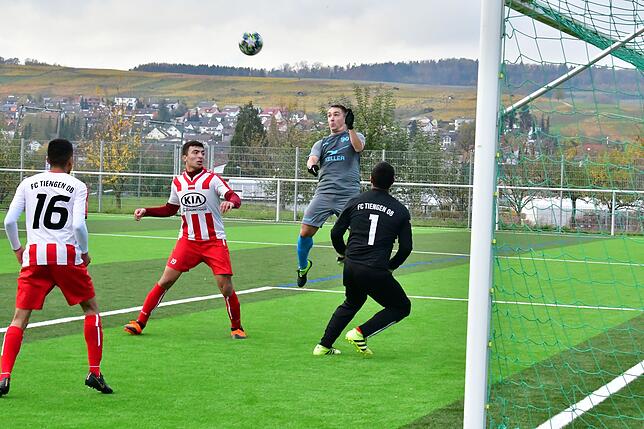 Bild 5: SV Jestetten besiegt den FC Tiengen 08 auf dem Kunstrasen in Erzingen mit 2:0 &ndash; und wir haben Bilder!