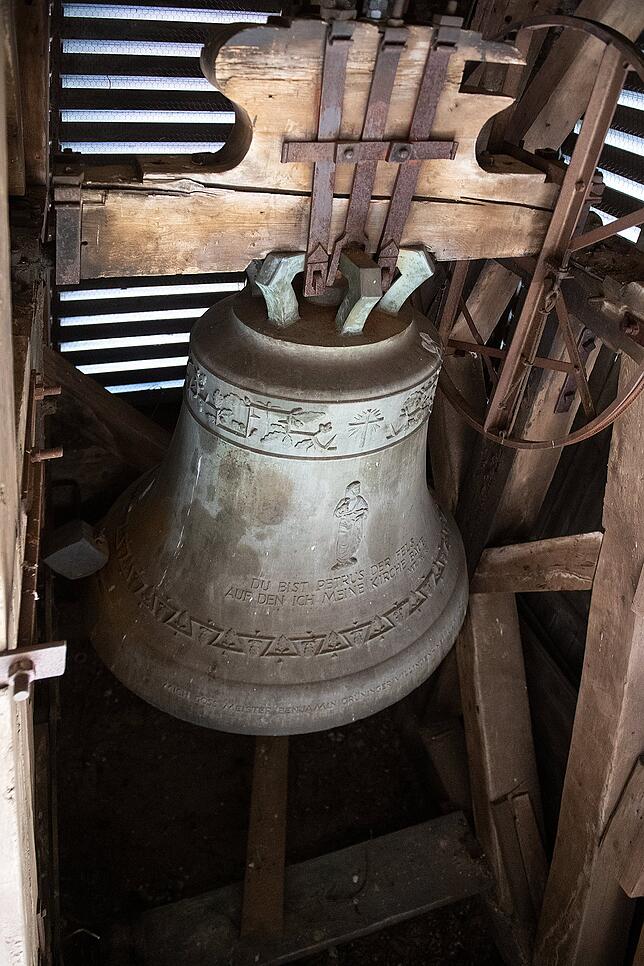Die Petrusglocke ersetzt seit 1949 die 1942 zerstörte Große Glocke.