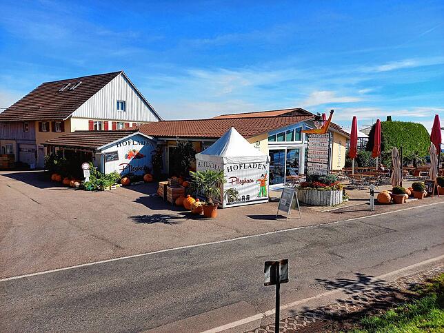 Erich Pfleghaar und seine Familie bewirtschaften in Reute einen großen Obstbaubetrieb mit Hofladen und Café. Er rechnet mit mehreren ...