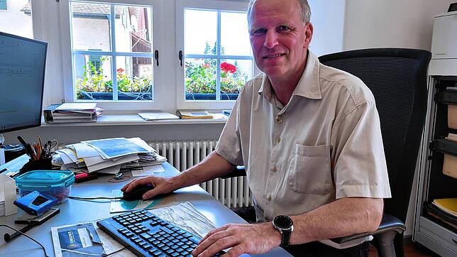 Diplomverwaltungswirt Uwe Hirt berichtet über seine vielseitige , aber oft auch bürokratische Arbeit als Teamleiter einer Bauabteilung ...
