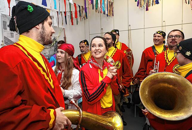 Bild 9: Bilder vom Schmutzigen Dunschtig 2025: Fasnachtszauber bei der SÜDKURIER-Redaktion in Radolfzell!